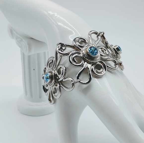 Vintage Avon Silver Tone Blue Rhinestone Bold Flower Bracelet - Picture 4 of 12